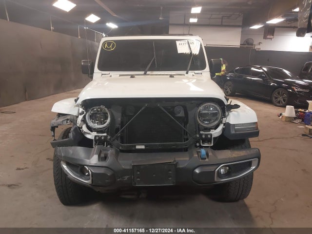 1C4HJXEG9JW215910 Jeep Wrangler Unlimited Sahara 4x4