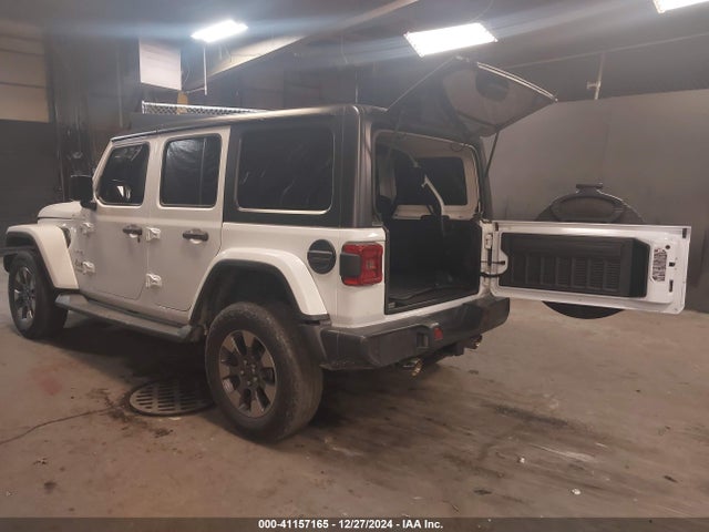 1C4HJXEG9JW215910 Jeep Wrangler Unlimited Sahara 4x4