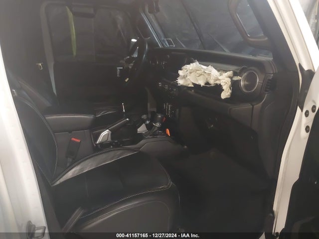 1C4HJXEG9JW215910 Jeep Wrangler Unlimited Sahara 4x4