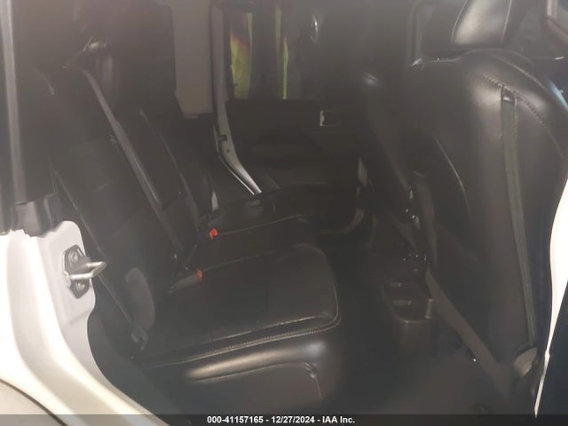 1C4HJXEG9JW215910 Jeep Wrangler Unlimited Sahara 4x4