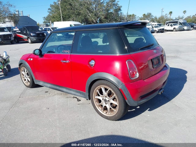 2006 MINI COOPER S WMWRE33596TJ39176 Photo 2