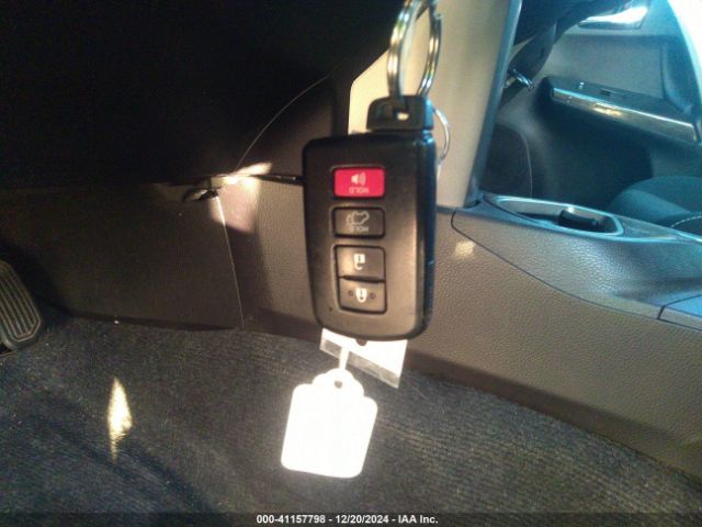 2T3RFREVXJW710728 Toyota Rav4 Adventure/xle