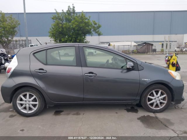 JTDKDTB31E1067004 Toyota Prius C Four
