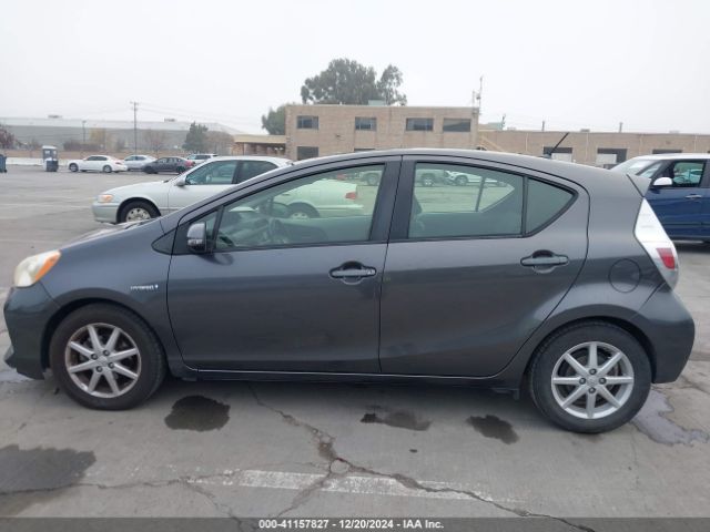 JTDKDTB31E1067004 Toyota Prius C Four