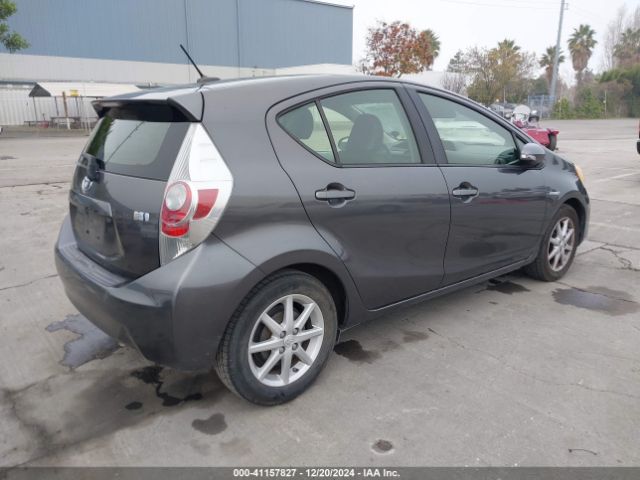 JTDKDTB31E1067004 Toyota Prius C Four