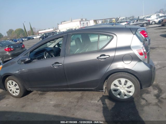 JTDKDTB37E1070943 Toyota Prius C One