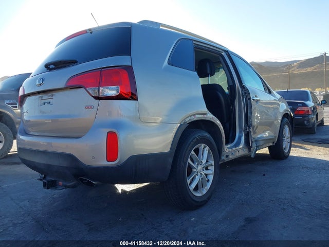 KIA SORENTO LX 2015 5XYKT4A60FG624989 Image 4