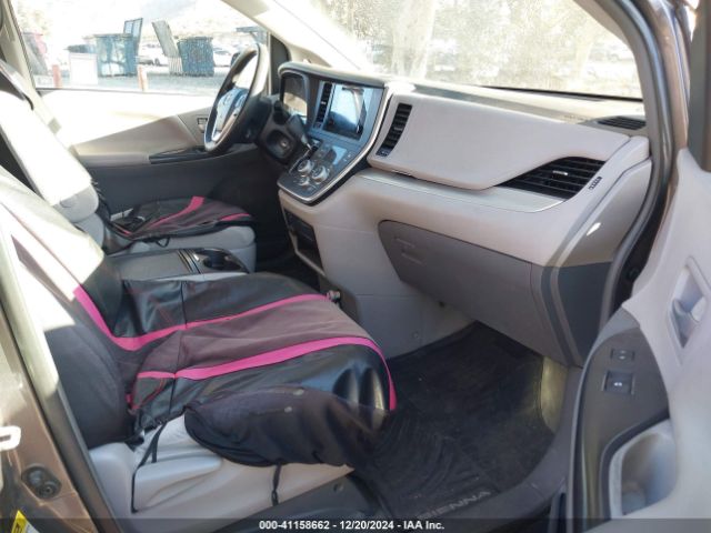 5TDKZ3DCXHS769358 Toyota Sienna Le 8 Passenger