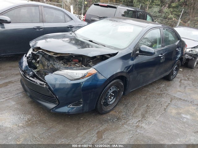 Toyota COROLLA LE 2018 5YFBURHE0JP852230 Image 2
