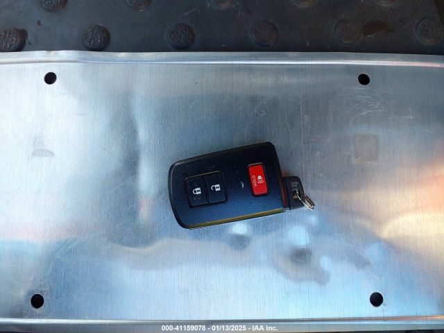 JTDKDTB35F1114505 Toyota Prius C Four