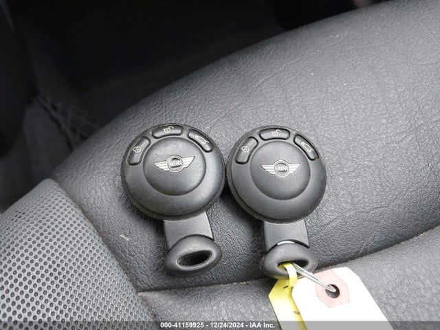 2010 MINI COOPER WMWMF3C53ATZ65246 Photo 10
