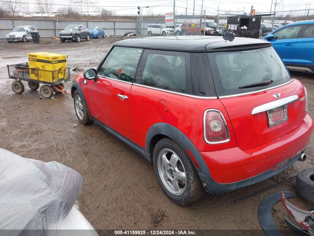 2010 MINI COOPER WMWMF3C53ATZ65246 Photo 2