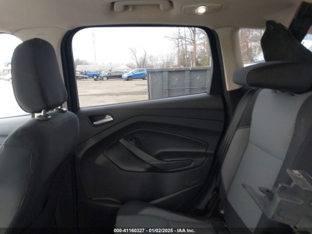 1FMCU0GD6JUB75269 Ford ESCAPE SE