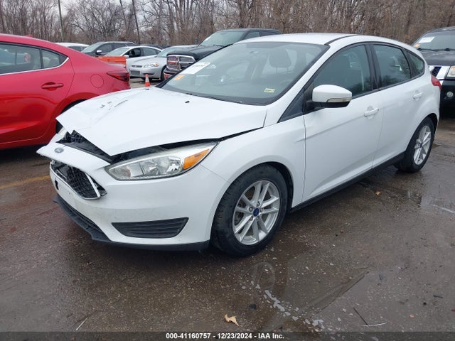 Ford FOCUS SE 2015 1FADP3K22FL351339 Image 2