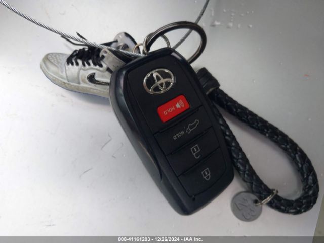 7MUDAAAG6PV043562 Toyota Corolla Cross Xle