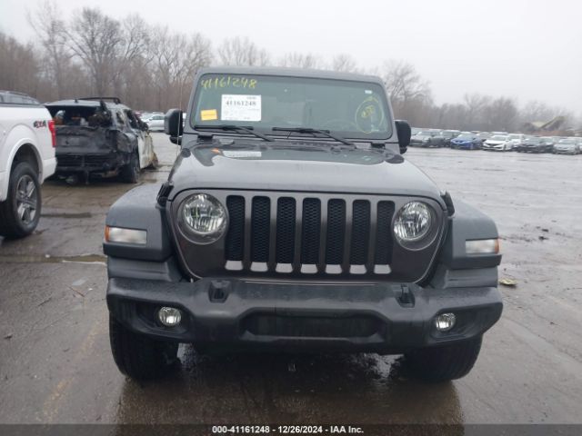 1C4HJXDGXJW152530 Jeep Wrangler Unlimited Sport 4x4
