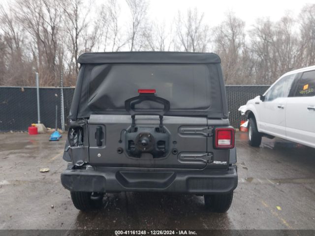 1C4HJXDGXJW152530 Jeep Wrangler Unlimited Sport 4x4