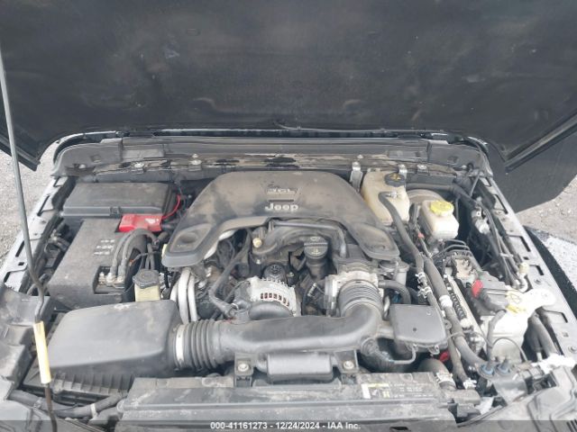 1C4HJXFG4JW184693 Jeep Wrangler Unlimited Rubicon 4x4