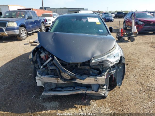 NMTKHMBX1JR011461 Toyota C-HR XLE