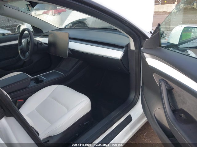 2022 TESLA MODEL 3 5YJ3E1EBXNF114966 Photo 4
