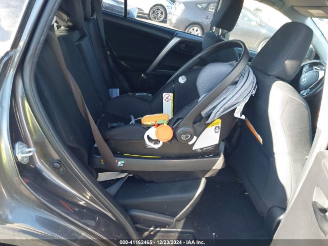 JTMBFREV1JJ204995 Toyota RAV4 LE