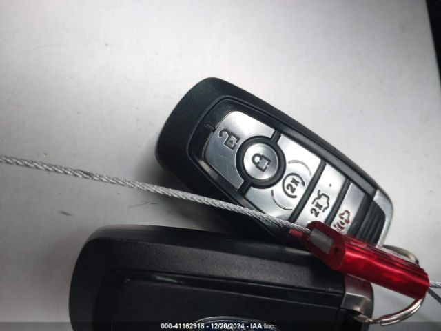3FA6P0SU8KR175837 Ford Fusion Energi Titanium