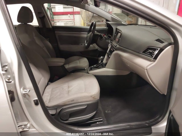 Hyundai Elantra Value Edition 2018 5NPD84LF6JH345930 Image 5