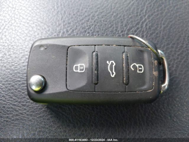WVGAV7AX0GW073656 Volkswagen Tiguan R-line