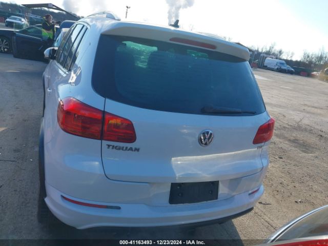 WVGAV7AX0GW073656 Volkswagen Tiguan R-line