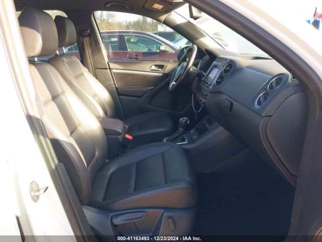 WVGAV7AX0GW073656 Volkswagen Tiguan R-line