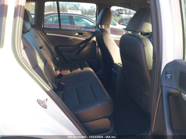 WVGAV7AX0GW073656 Volkswagen Tiguan R-line