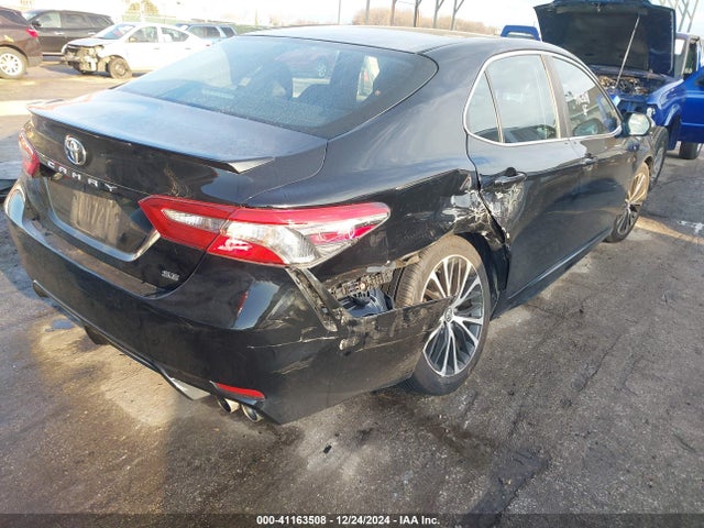 4T1B11HK5JU114079 Toyota CAMRY SE