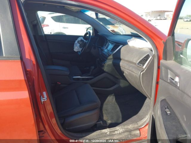 KM8J33A28HU479863 Hyundai Tucson Sport