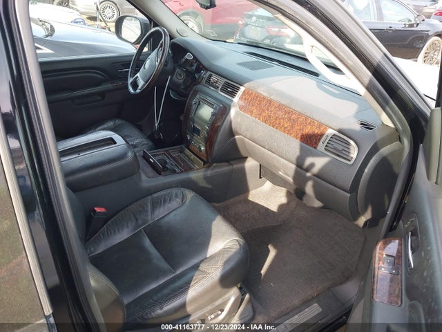 41163777 :رقم المزاد ، 1GKS2MEF3BR189351 vin ، 2011 Gmc Yukon Xl 1500 Denali مزاد بيع