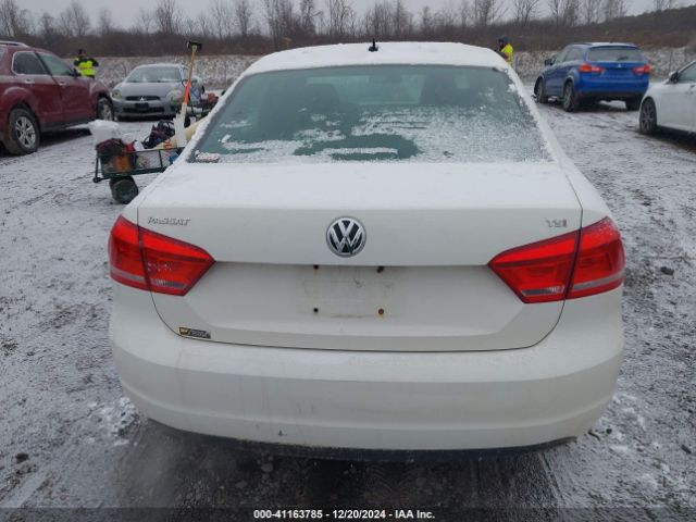 1VWAT7A37FC099028 Volkswagen Passat 1.8t S