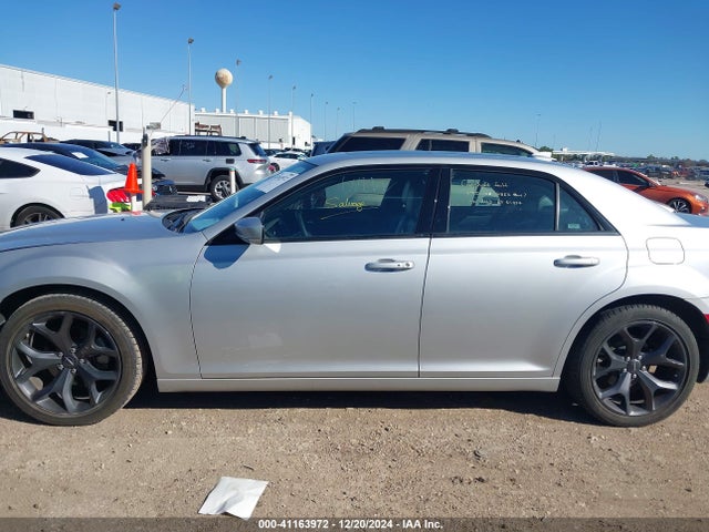 Chrysler 300 300s 2023 2C3CCABG8PH613837 Image 14
