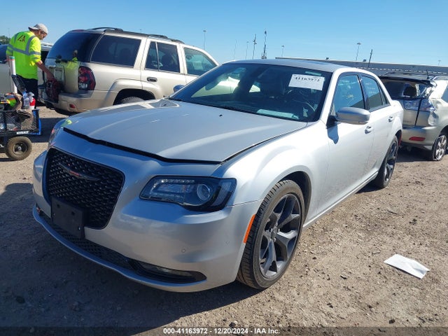Chrysler 300 300s 2023 2C3CCABG8PH613837 Image 2