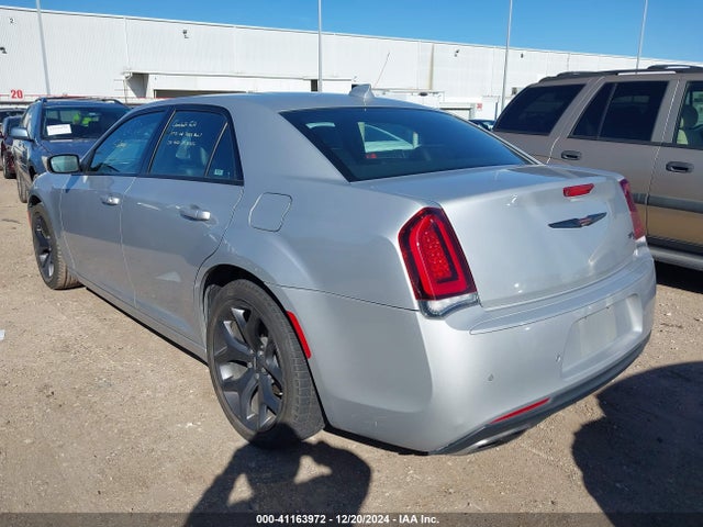 Chrysler 300 300s 2023 2C3CCABG8PH613837 Image 3