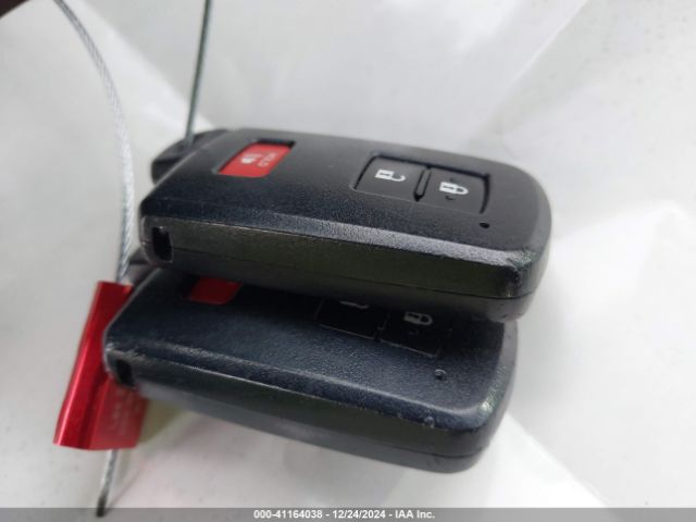 2T3RFREV2JW777906 Toyota Rav4 Adventure/xle
