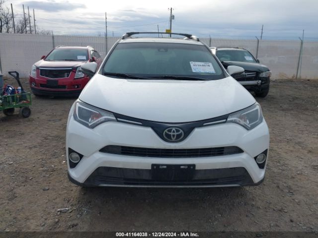 2T3RFREV2JW777906 Toyota Rav4 Adventure/xle