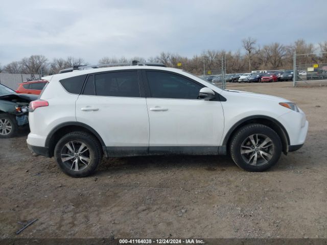 2T3RFREV2JW777906 Toyota Rav4 Adventure/xle