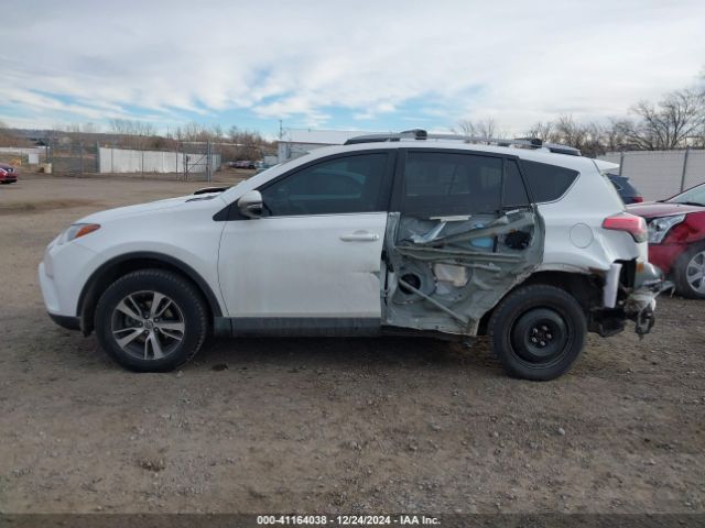 2T3RFREV2JW777906 Toyota Rav4 Adventure/xle