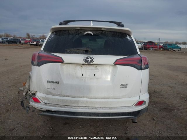 2T3RFREV2JW777906 Toyota Rav4 Adventure/xle