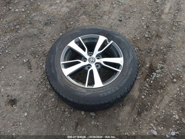 2T3RFREV2JW777906 Toyota Rav4 Adventure/xle