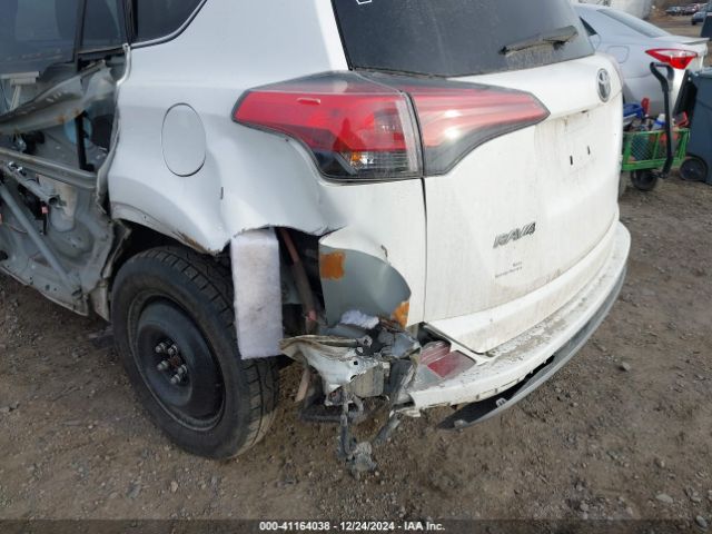 2T3RFREV2JW777906 Toyota Rav4 Adventure/xle