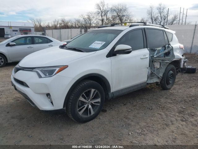 2T3RFREV2JW777906 Toyota Rav4 Adventure/xle