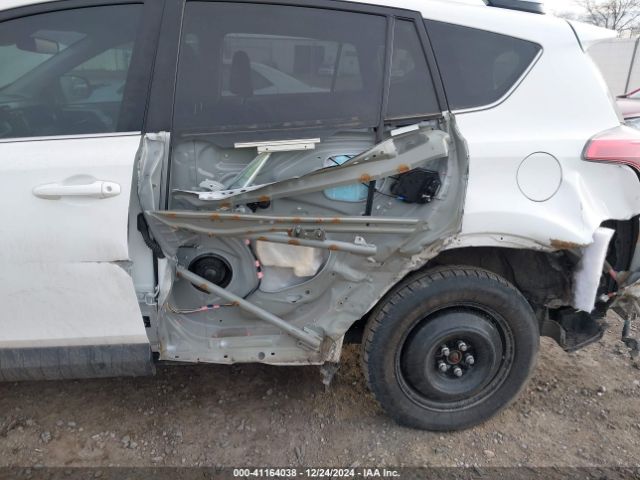 2T3RFREV2JW777906 Toyota Rav4 Adventure/xle