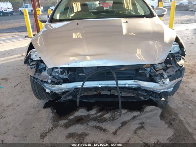 1FADP3M24JL233640 Ford FOCUS SEL