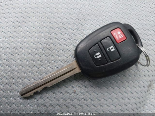 JTDKDTB31E1081047 Toyota Prius C One