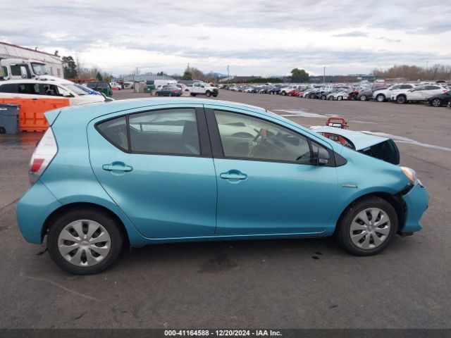 JTDKDTB31E1081047 Toyota Prius C One
